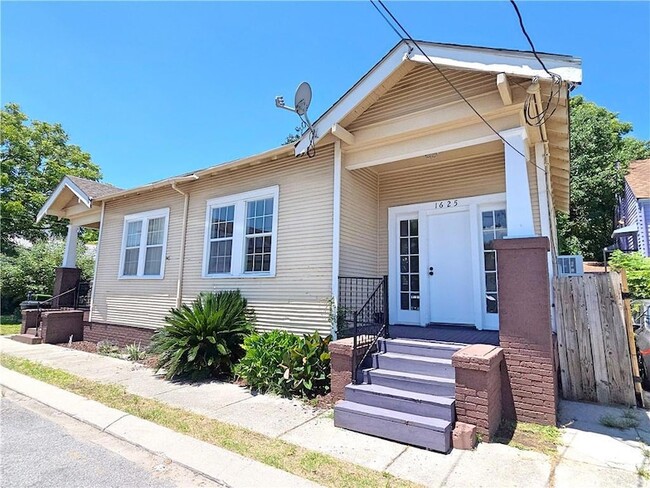 Building Photo - 1625 Rousselin Dr Rental