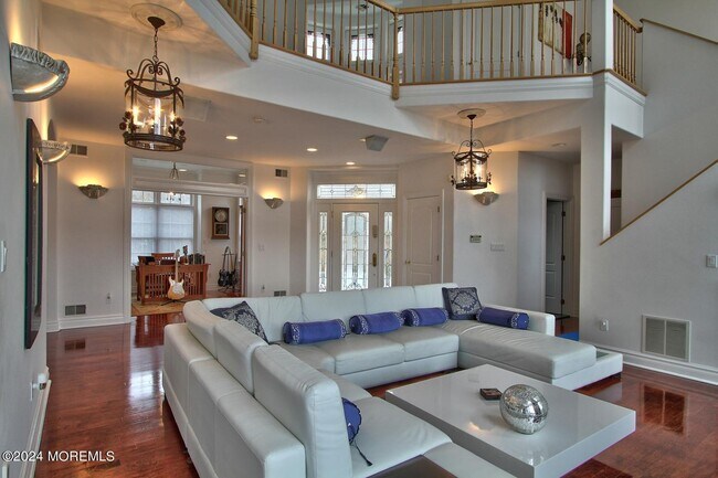 Photo - 199 Lake Ave