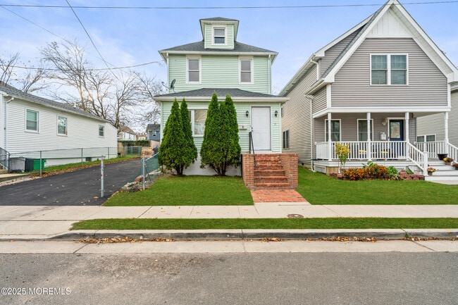 Photo - 11 Dewitt Ave House