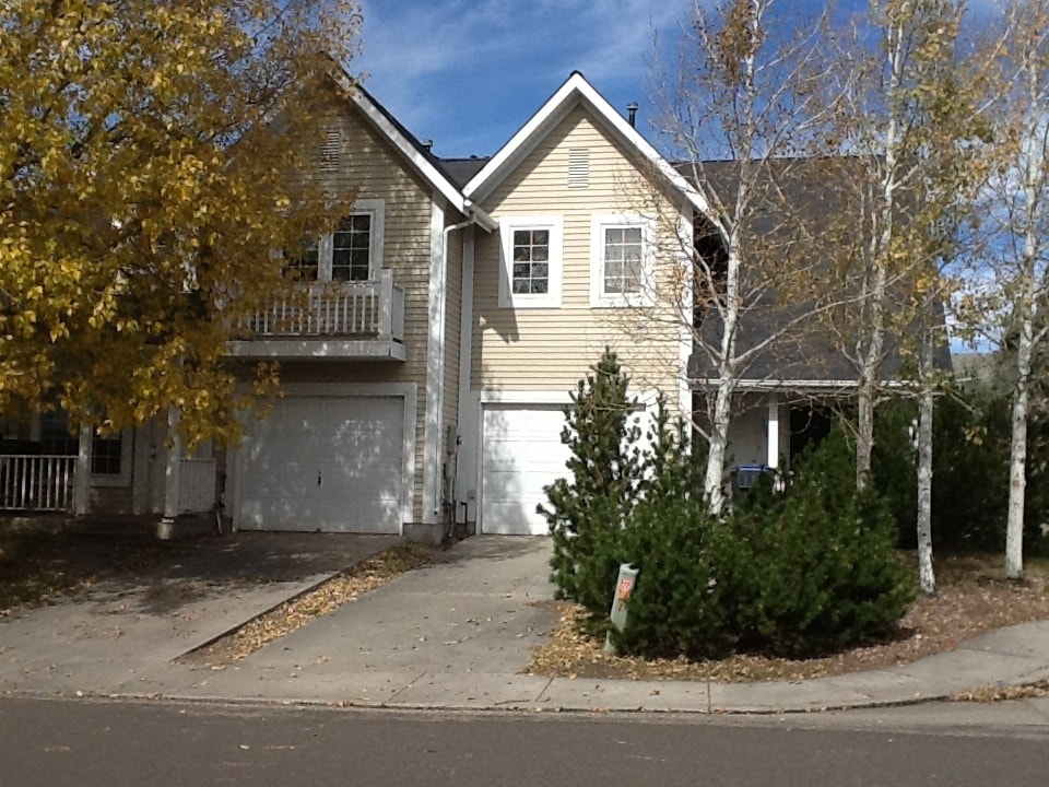 3 BEDROOM, 2 BATHROOM TOWNHOUSE WITH 1 CAR... - 3 BEDROOM, 2 BATHROOM TOWNHOUSE WITH 1 CAR...