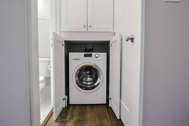Building Photo - 823 W Lakeside Pl Unit A01C Rental