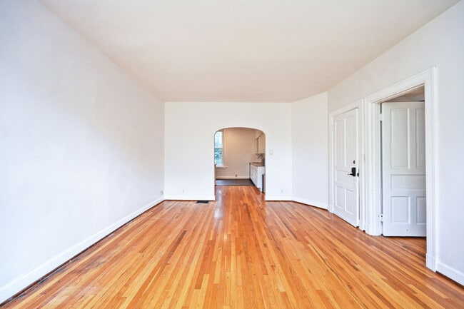 236 Loraine Ave Unit 2