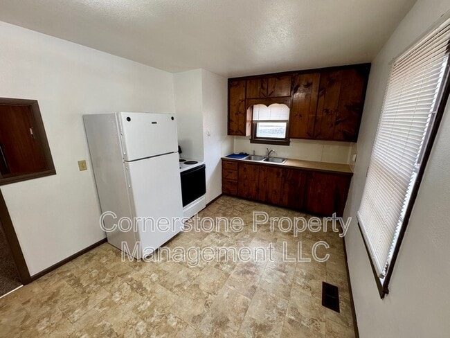 Photo - 615 Birch St