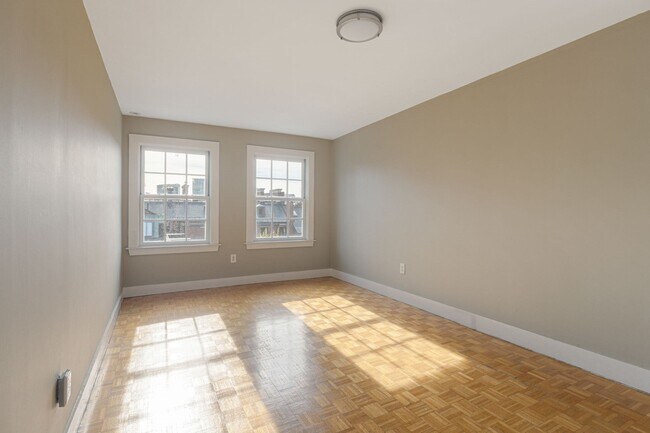 14 Chestnut St Unit 4