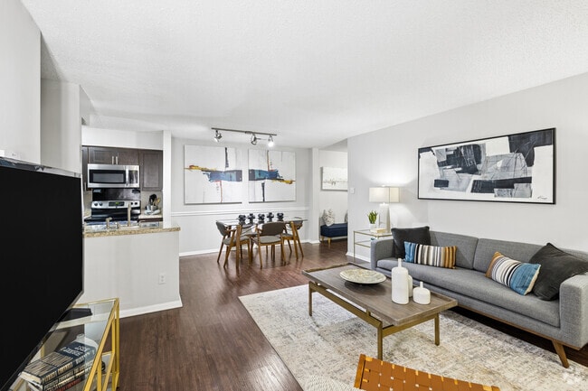 2BR, 2BA - 924SF - Living Room / Dining Room