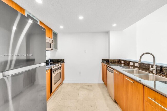 Photo - 1800 N Bayshore Dr