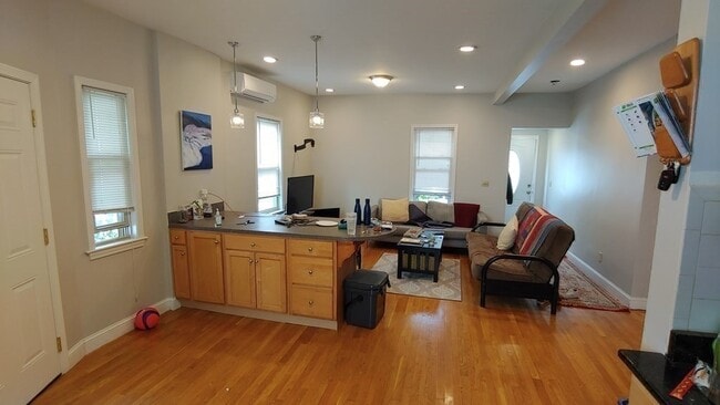 Photo - 33 Eastburn St