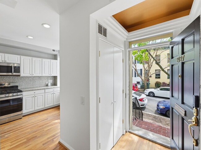 Photo - 2127 Newport Pl NW