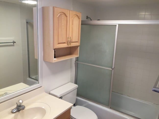 Photo - 555 University Ave Unit 905