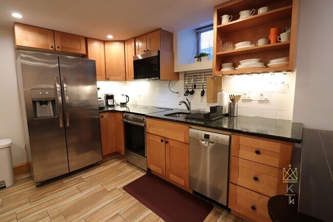 Photo - 182 Babcock St Unit 1R