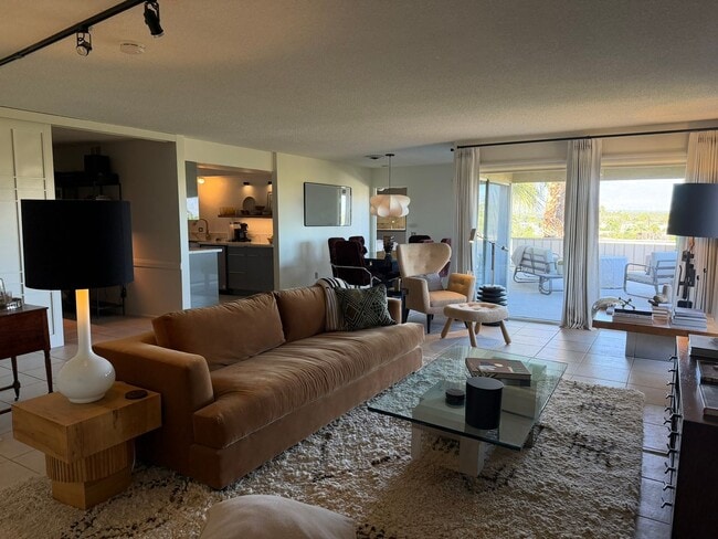 Photo - UNFURNISHED, Rimcrest Mid Modern, Long Term