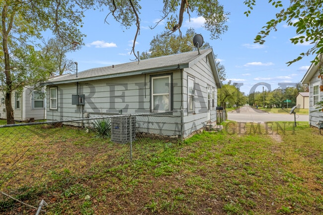 Photo - 1422 S Meridian Ave