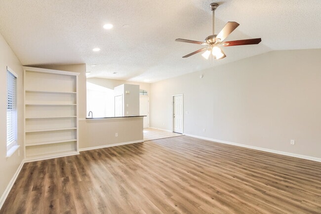 Photo - 597 Prosperity Lake Dr