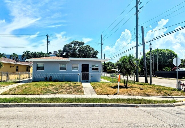 Photo - 628 Monroe Dr Unit Front