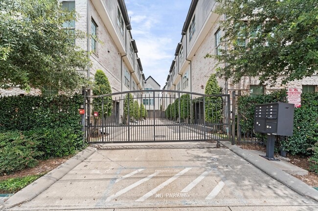 Photo - 4053 Leeland St