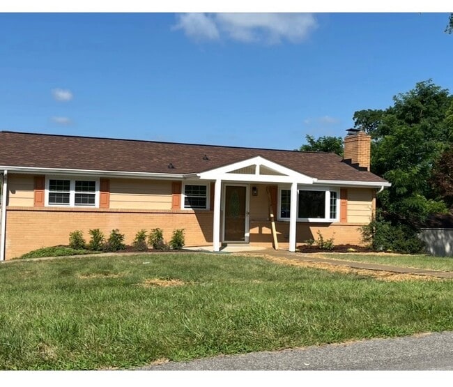 Building Photo - 101 Meadow St