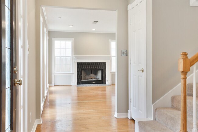 Photo - 423 W 32nd St