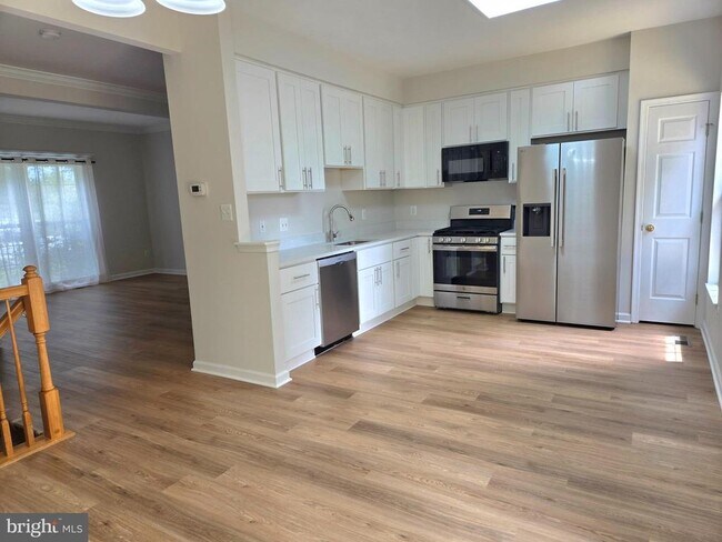 43283 Chokeberry Square
