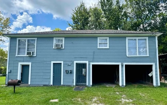 Building Photo - 4265 Woodlawn Ave Unit A