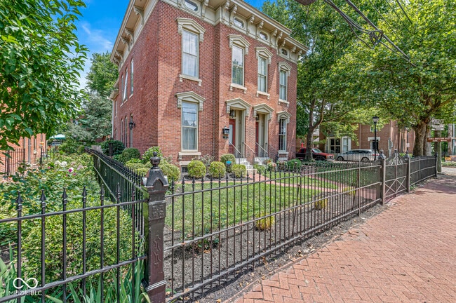 Photo - 331 N East St