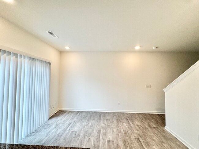 Photo - 3 br 2.5 ba townhome with 1 car garage Rea...
