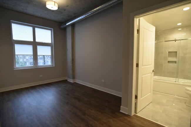 Photo - 3833 N Broadway Unit 317