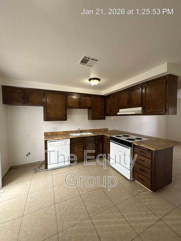 Photo - 2025 S Tracy Ct