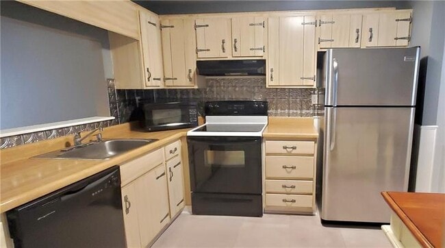 Photo - 711 Newton Square Dr