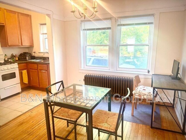 Photo - 1063 W Dakin St Unidad 1