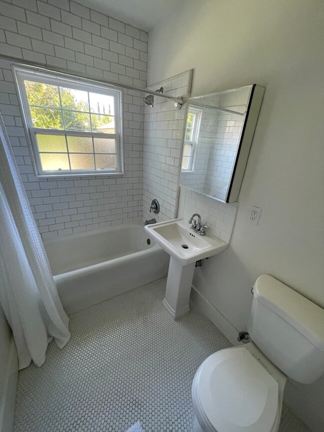 Photo - 425 41st St