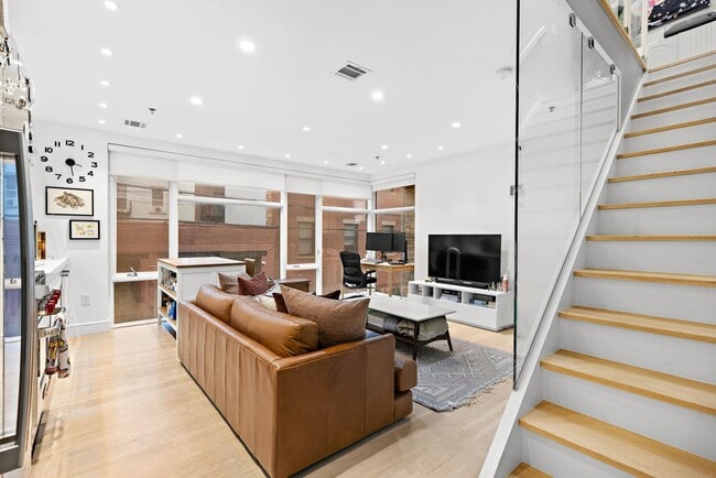 Building Photo - 313 Washington St Unit 7