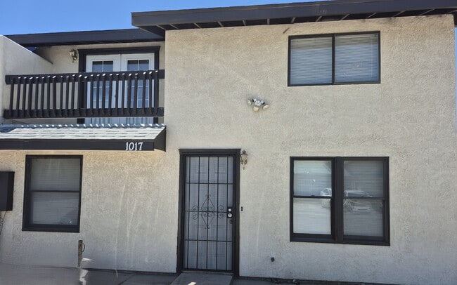 Building Photo - 1017 N 6th Ave