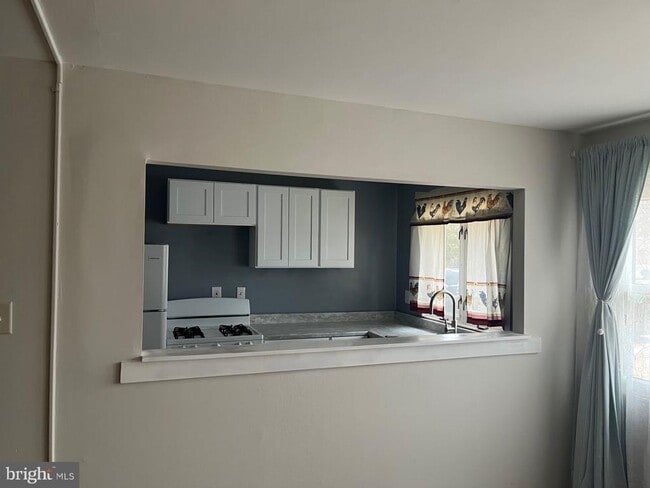 Photo - 1839 Powell St