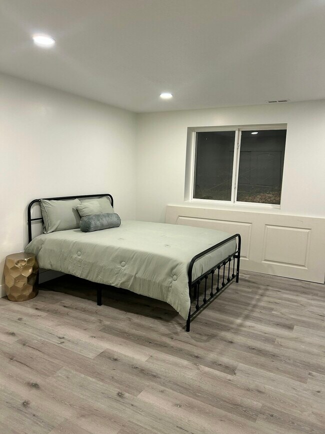 Photo - 1759 E 3300 S