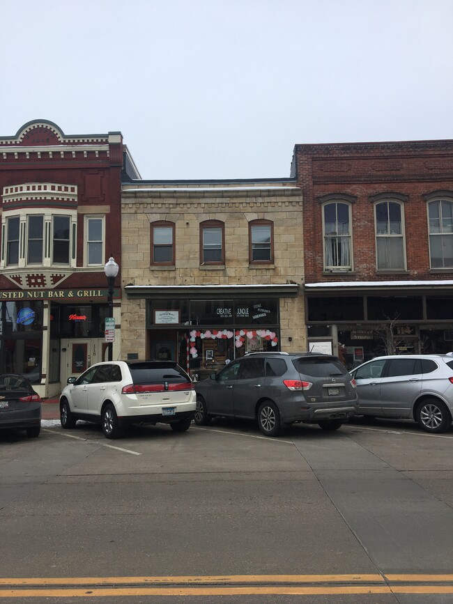 Photo - 116 2nd St E