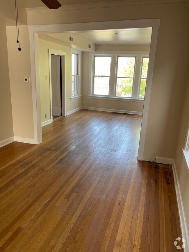 Building Photo - 4430 N Marmora Ave Unit 2 Rental