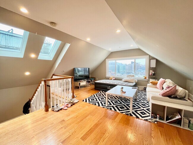 Photo - 180 Hillside St Unidad 4