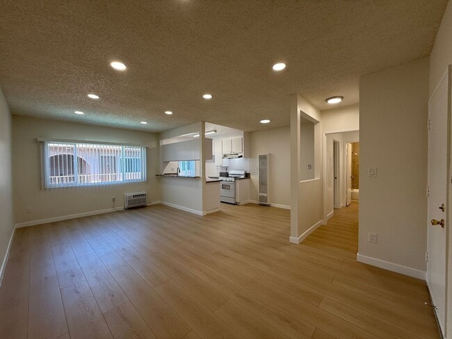Building Photo - 5461 Kester Ave