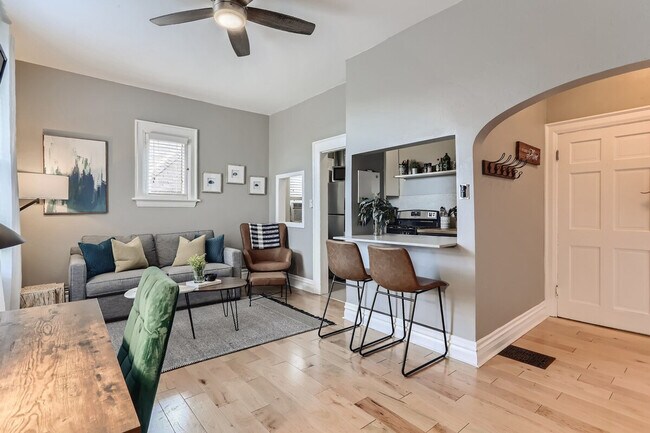 Photo - 1660 N Gaylord St Unidad ID1026274P