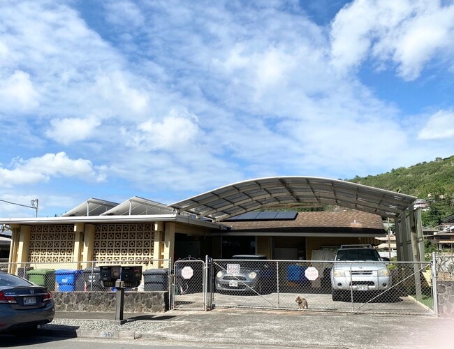 Photo - Moanalua Valley - 2 bedroom 1 bath 1 parki...