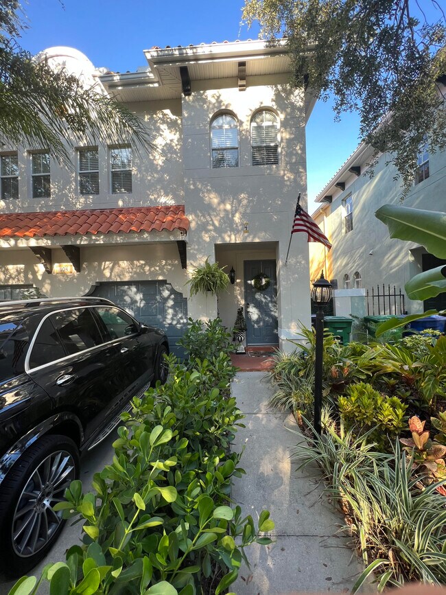 Photo - 104 S Moody Ave Townhome