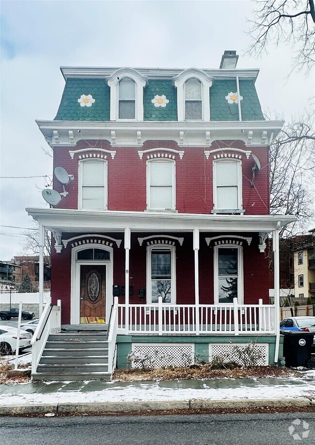 Building Photo - 19 S Bridge St Unit 2 Rental