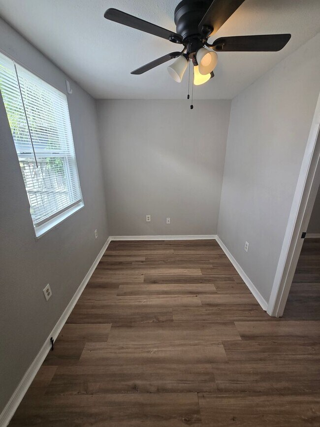 Photo - CLAR2406 Unit B