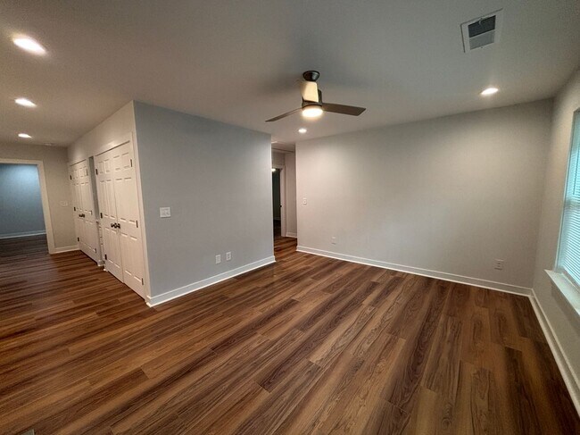 Photo - 1389 Lanvale Dr SW