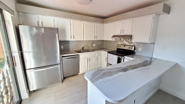 Photo - 2556 Lakeview Ct
