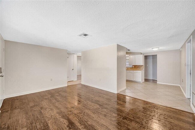 Photo - 7804 Niagara Dr