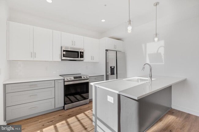 Photo - 304 Master St Unit 3