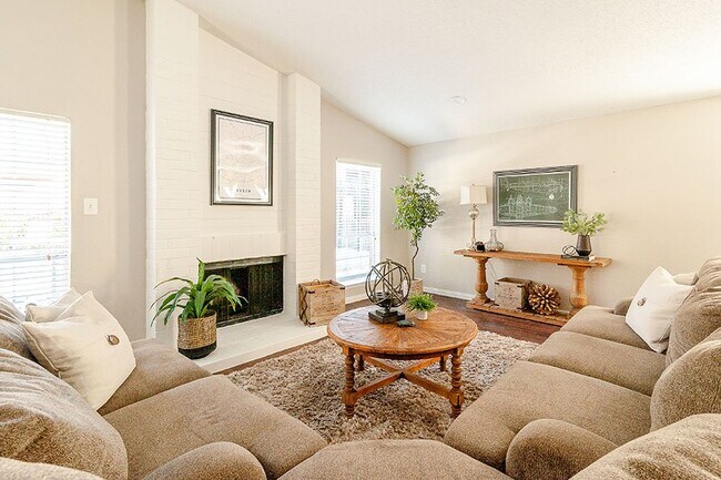 Photo - Arbors On Chimney Rock