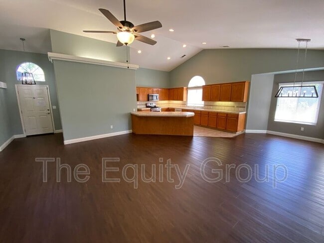 Photo - 2643 W Oakridge Ave