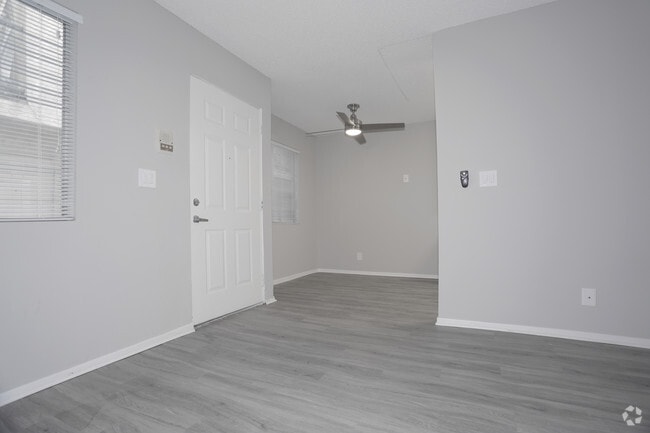 1BR, 1BA - 500 SF